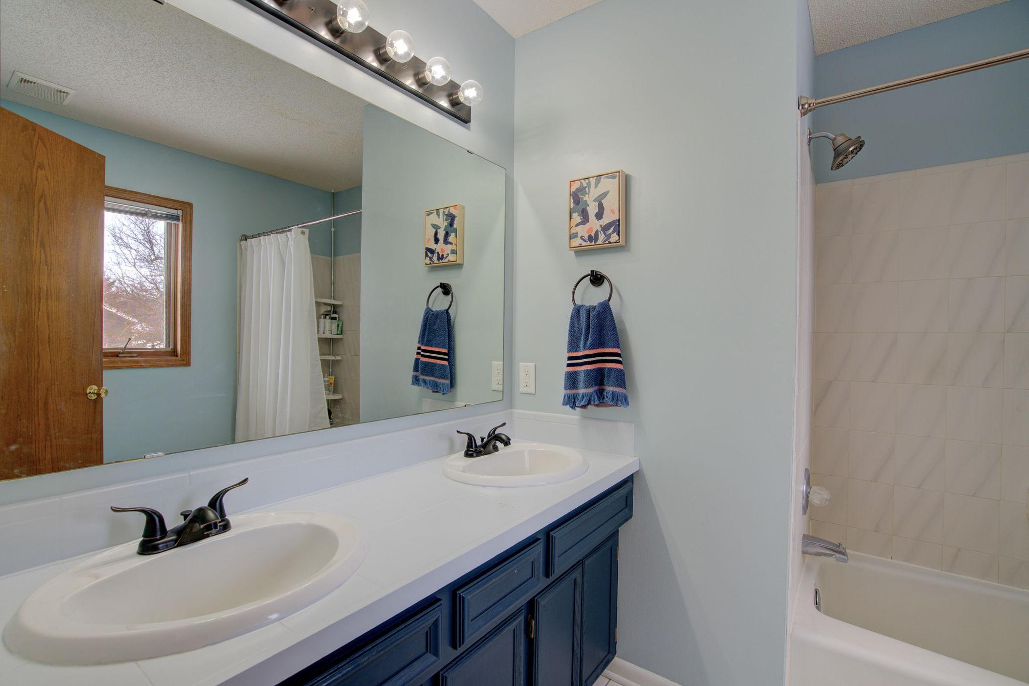 4585 Cliff Ridge Court Eagan, MN 55123 - Photo 12 of 21 Gallery Image 12
