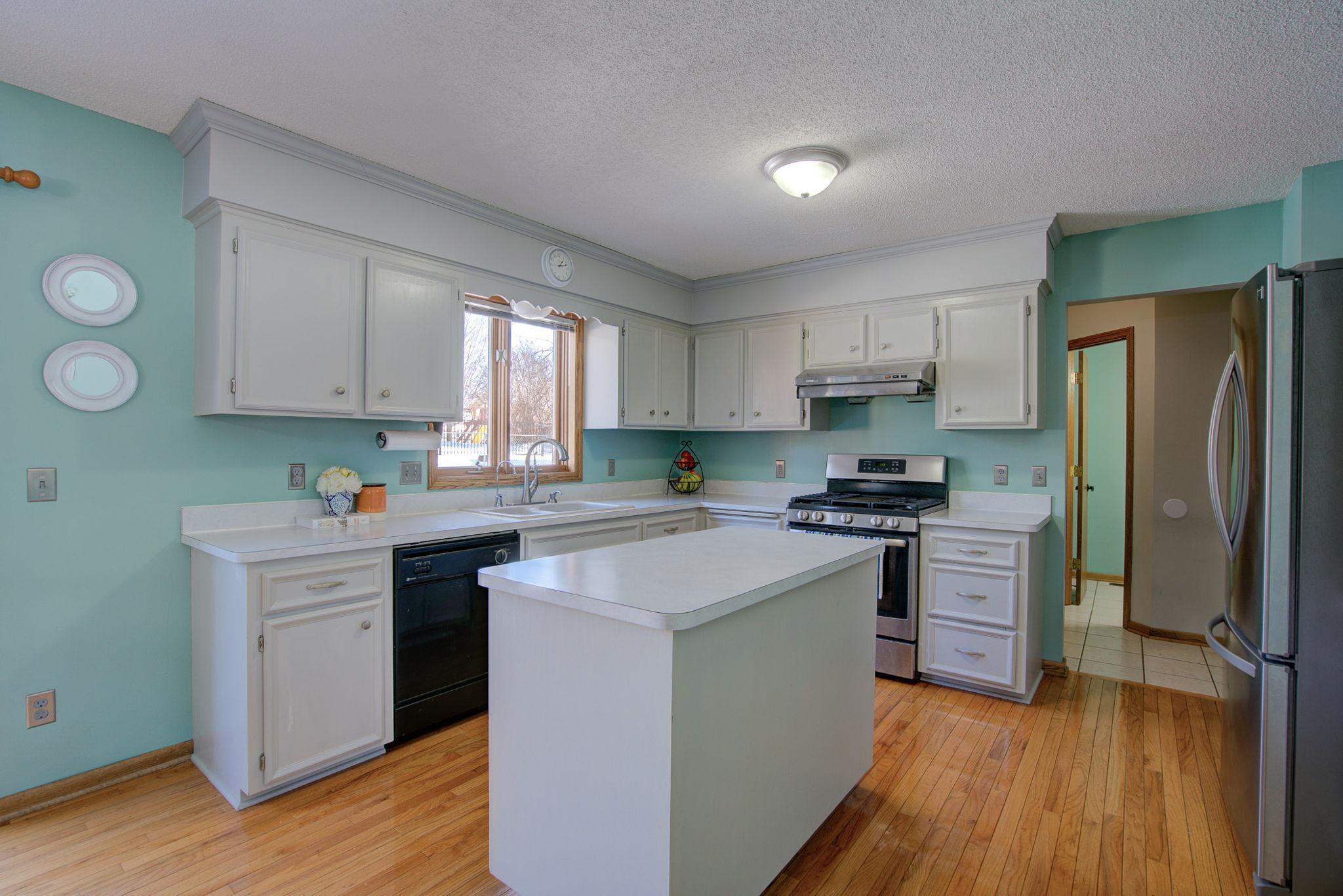 4585 Cliff Ridge Court Eagan, MN 55123 - Photo 7 of 21 Gallery Image 7