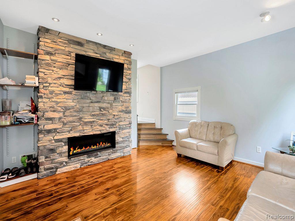 21222 Meridian Road Grosse Ile, MI 48138 - Photo 17 of 33 Gallery Image 17