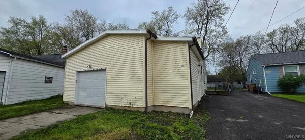 $164,900 | 24 Starcrest Drive, Cheektowaga, NY 14225