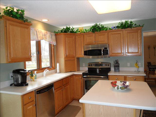6785 Rutland Road Temperance, MI 48182 - Photo 7 of 20 20348425-6.JPG