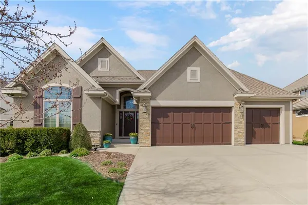 $635,000 | 6110 103rd, Kansas City, MO 64154