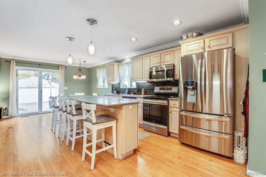 1838 Prestwick Road Grosse Pointe Woods, MI 48236 - Photo 4 of 26
