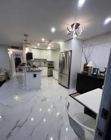 $1,995 | 253 Burgundy Avenue, Delray Beach, FL 33484