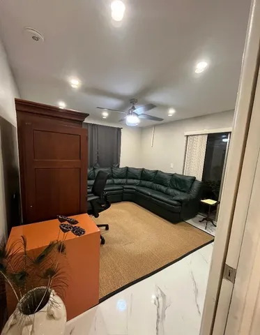 $1,995 | 253 Burgundy Avenue, Delray Beach, FL 33484