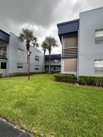 $1,995 | 253 Burgundy Avenue, Delray Beach, FL 33484