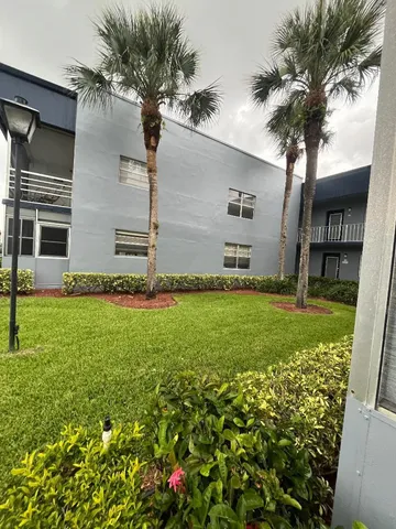 $1,995 | 253 Burgundy Avenue, Delray Beach, FL 33484