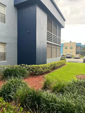 $1,995 | 253 Burgundy Avenue, Delray Beach, FL 33484