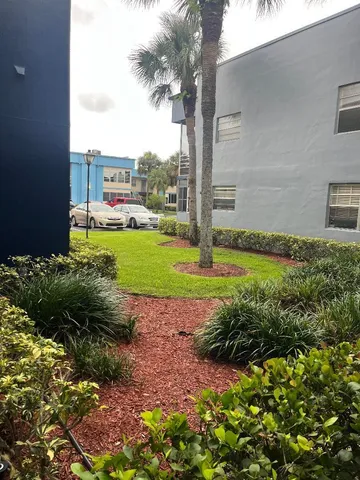 $1,995 | 253 Burgundy Avenue, Delray Beach, FL 33484