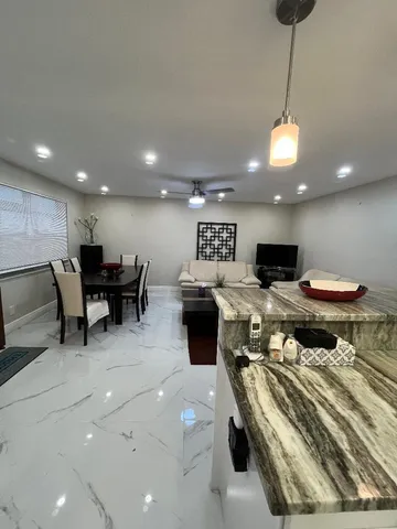 $1,995 | 253 Burgundy Avenue, Delray Beach, FL 33484