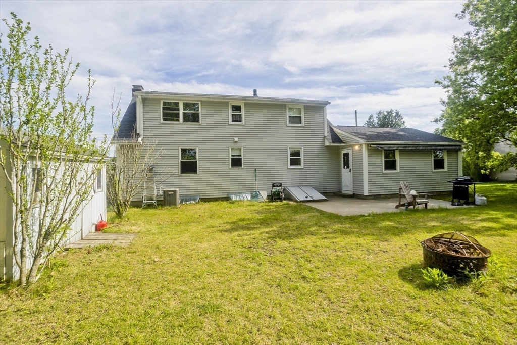 93 Moss Road Springfield, MA 01119 - Photo 5 of 40