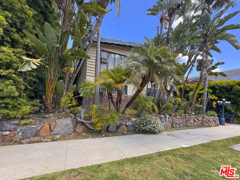 11747 Bellagio Road Los Angeles, CA 90049 - Photo 1 of 19