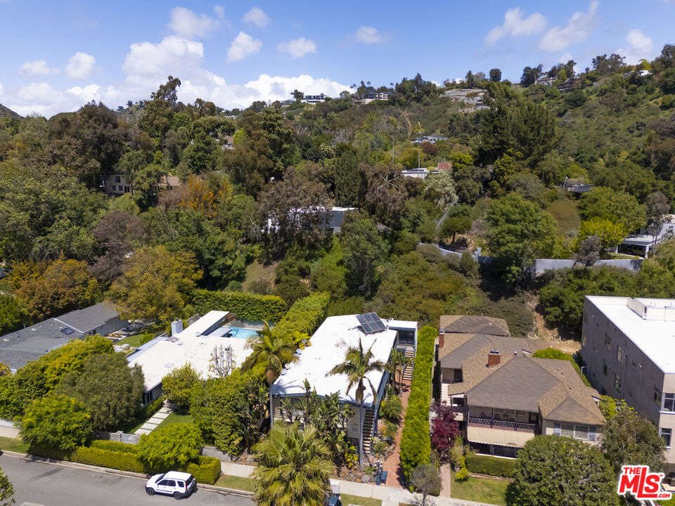 11747 Bellagio Road Los Angeles, CA 90049 - Photo 13 of 19