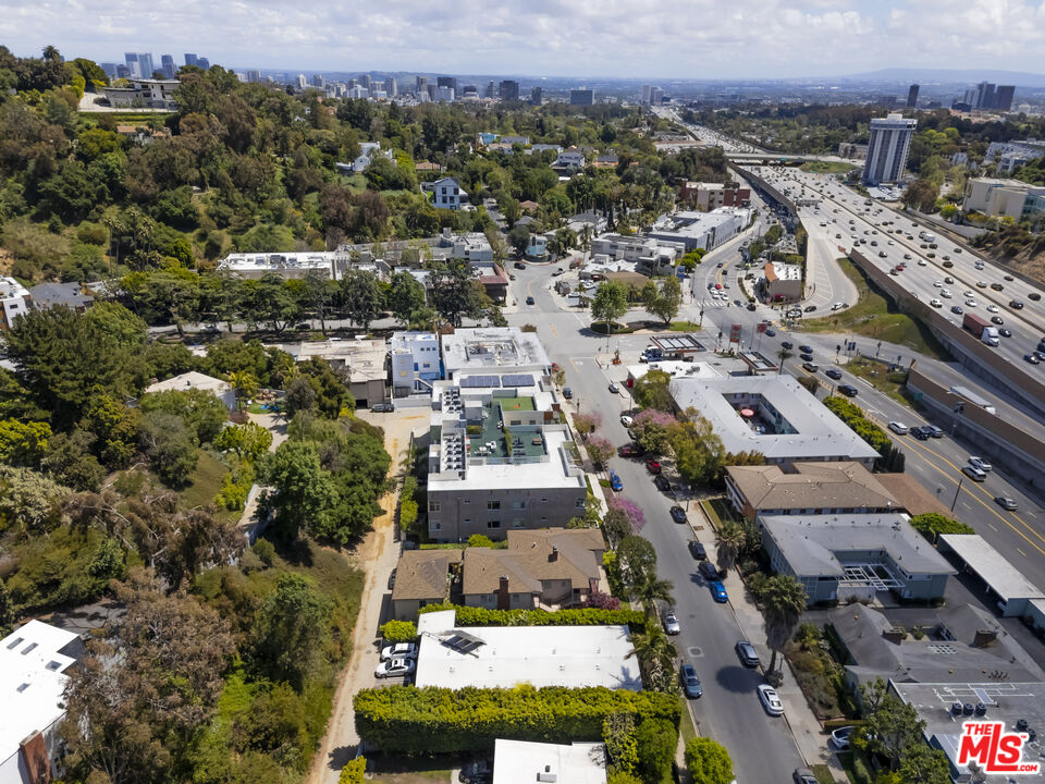 11747 Bellagio Road Los Angeles, CA 90049 - Photo 16 of 19