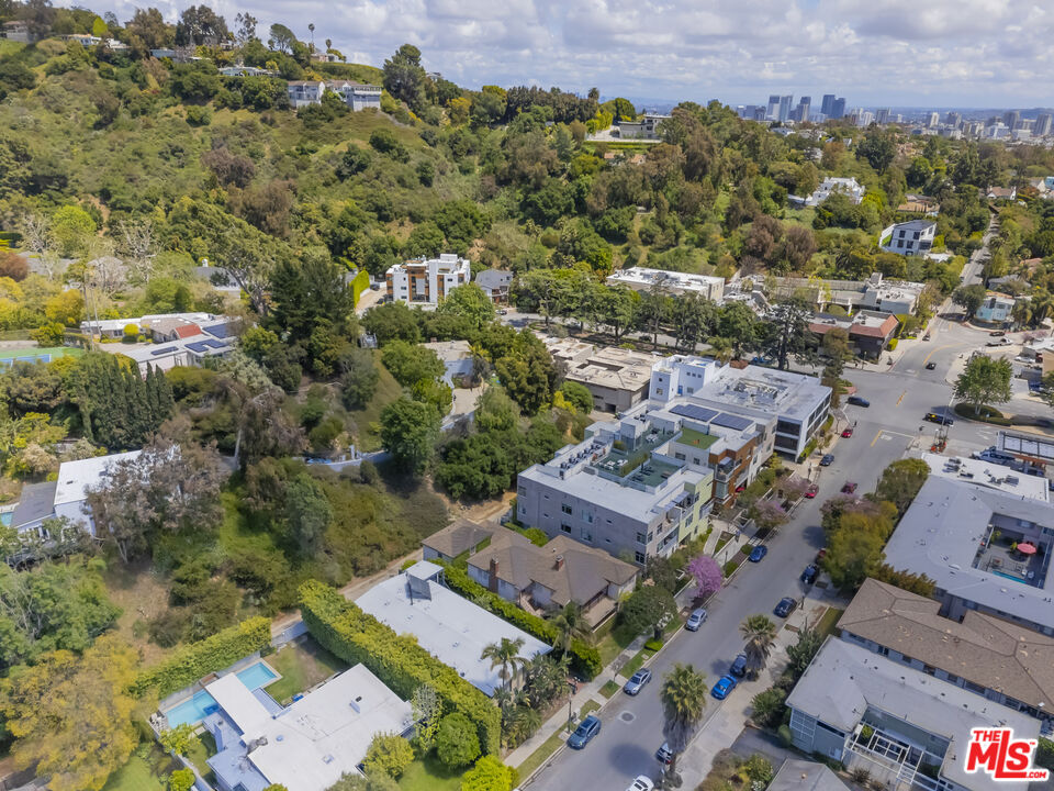 11747 Bellagio Road Los Angeles, CA 90049 - Photo 17 of 19