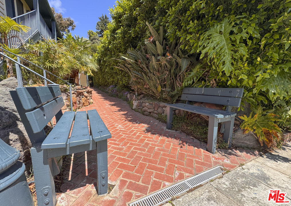 11747 Bellagio Road Los Angeles, CA 90049 - Photo 4 of 19