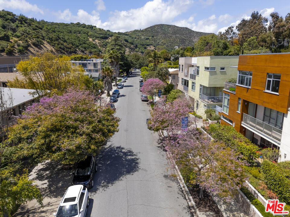 11747 Bellagio Road Los Angeles, CA 90049 - Photo 5 of 19