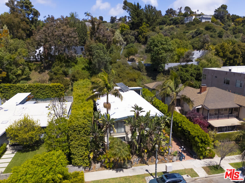 11747 Bellagio Road Los Angeles, CA 90049 - Photo 7 of 19