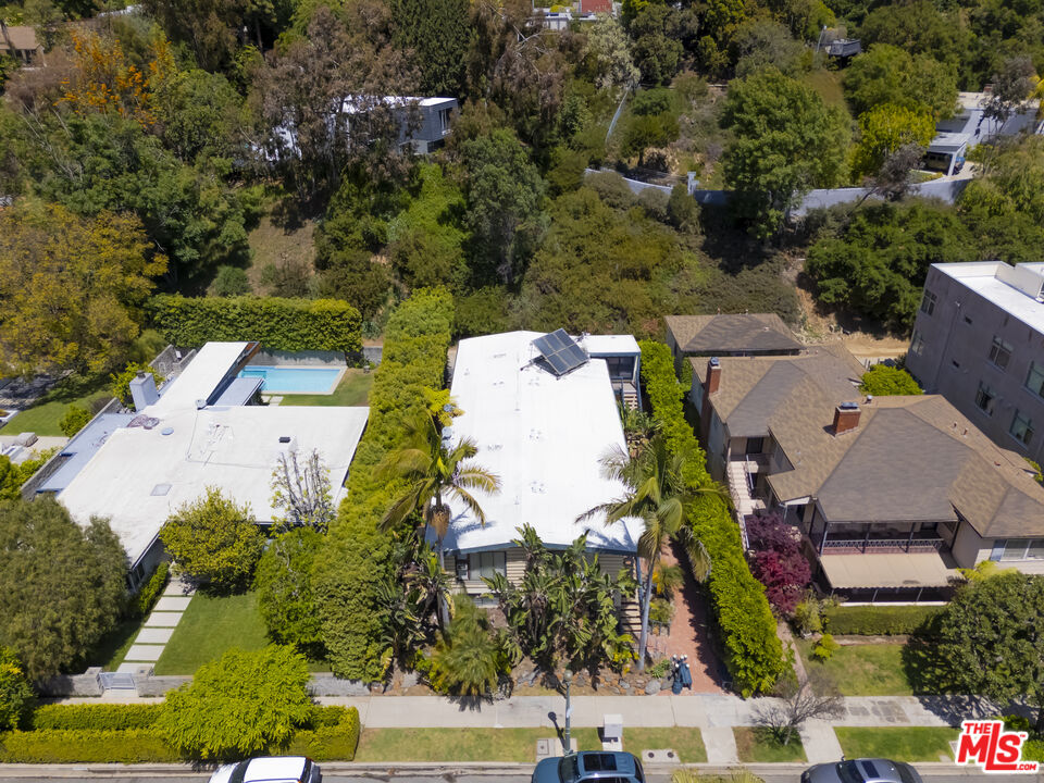 11747 Bellagio Road Los Angeles, CA 90049 - Photo 10 of 19