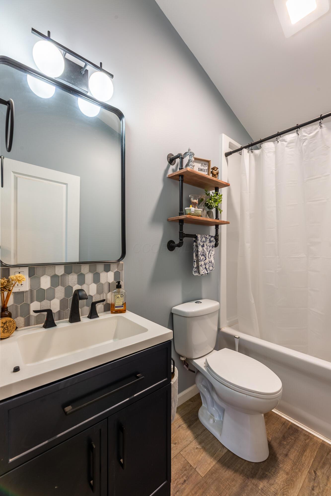 6135 Allen Road Carroll, OH 43112 - Photo 18 of 33 Second bathroom.