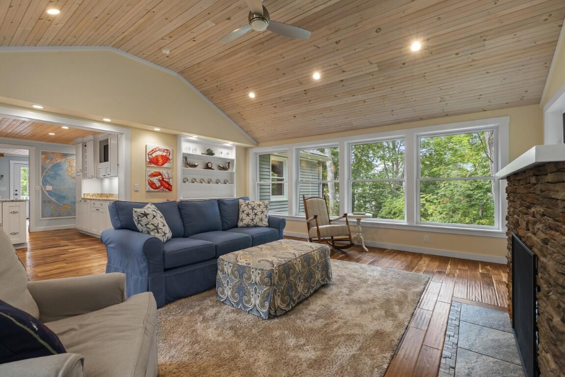 21 Union Court Boothbay Harbor, ME 04538 - Photo 8 of 51 8