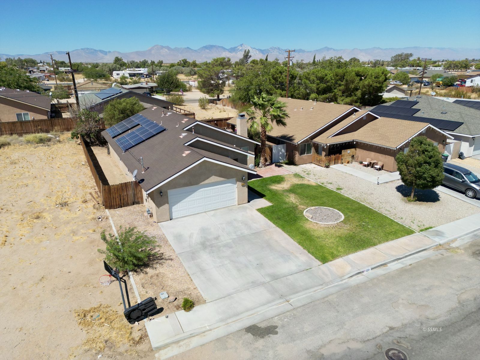 1221 Mayo Street Ridgecrest, CA 93555 - Photo 3 of 26 Gallery Image 3