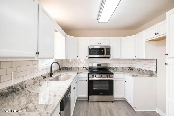 $240,000 | 2311 Gwendale Drive East, Lizella, GA 31052