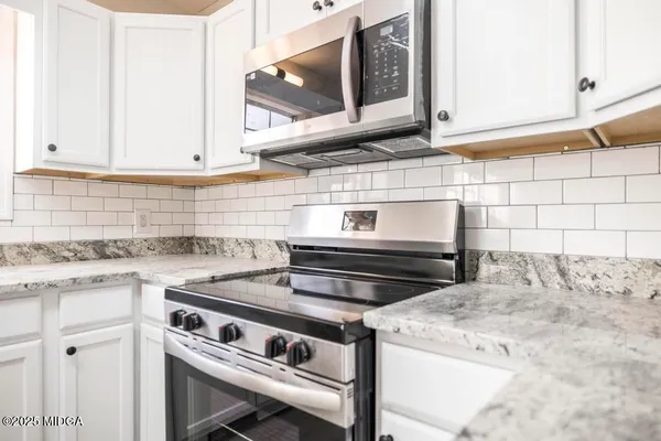 $240,000 | 2311 Gwendale Drive East, Lizella, GA 31052