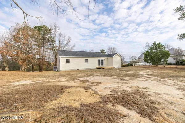 $240,000 | 2311 Gwendale Drive East, Lizella, GA 31052