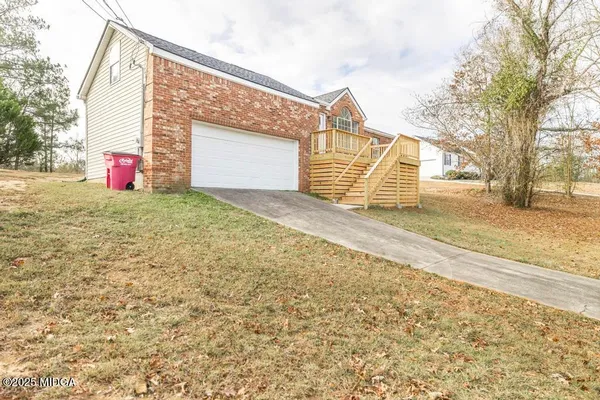 $240,000 | 2311 Gwendale Drive East, Lizella, GA 31052