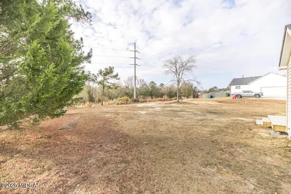 $240,000 | 2311 Gwendale Drive East, Lizella, GA 31052