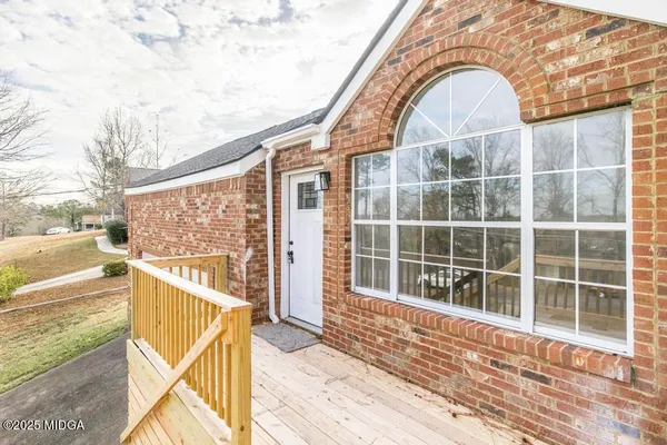 $240,000 | 2311 Gwendale Drive East, Lizella, GA 31052