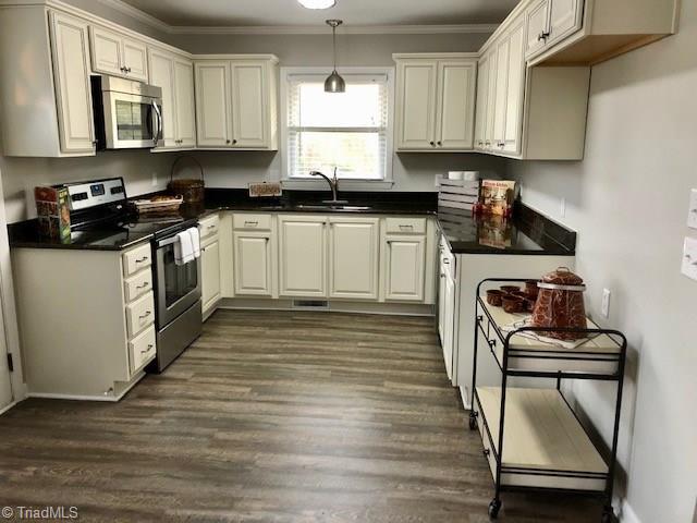 1602 Petty Road Graham, NC 27253 - Photo 5 of 15 New Kitchen with new appliances including dish washer.