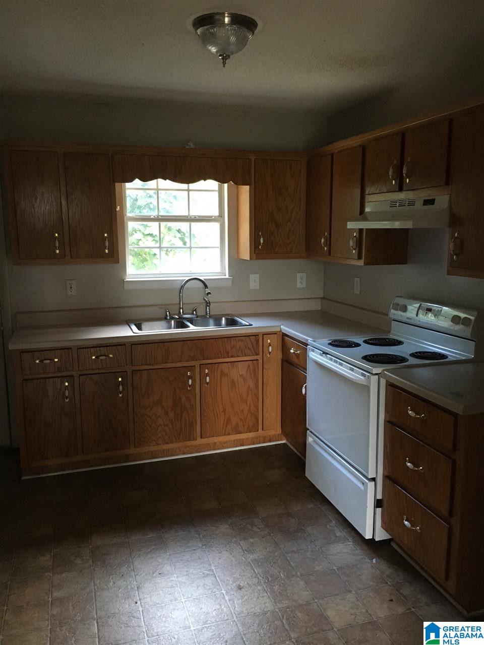 100 Hudson Avenue Oneonta, AL 35121 - Photo 6 of 10