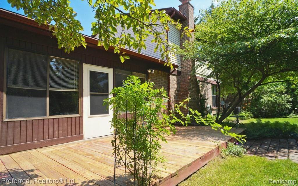 45091 Rudgate Road Canton, MI 48188 - Photo 22 of 23 Deck.jpg