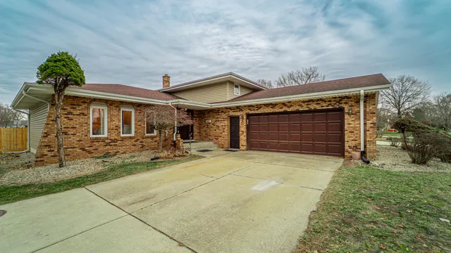 $389,900 | 9439 Walnut Drive, Munster, IN 46321