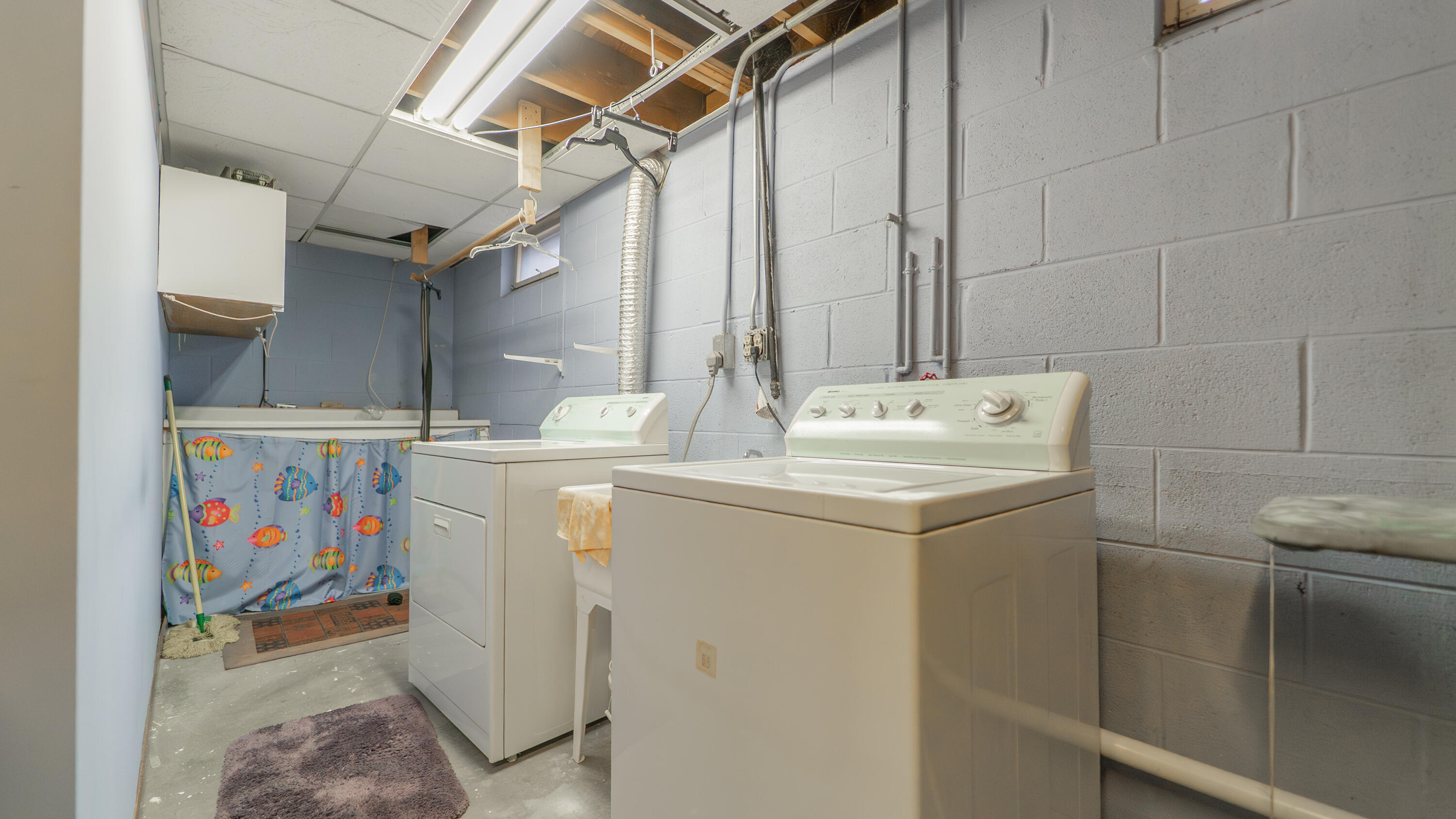 9439 Walnut Drive Munster, IN 46321 - Photo 34 of 40 a utility room with dryer and washer