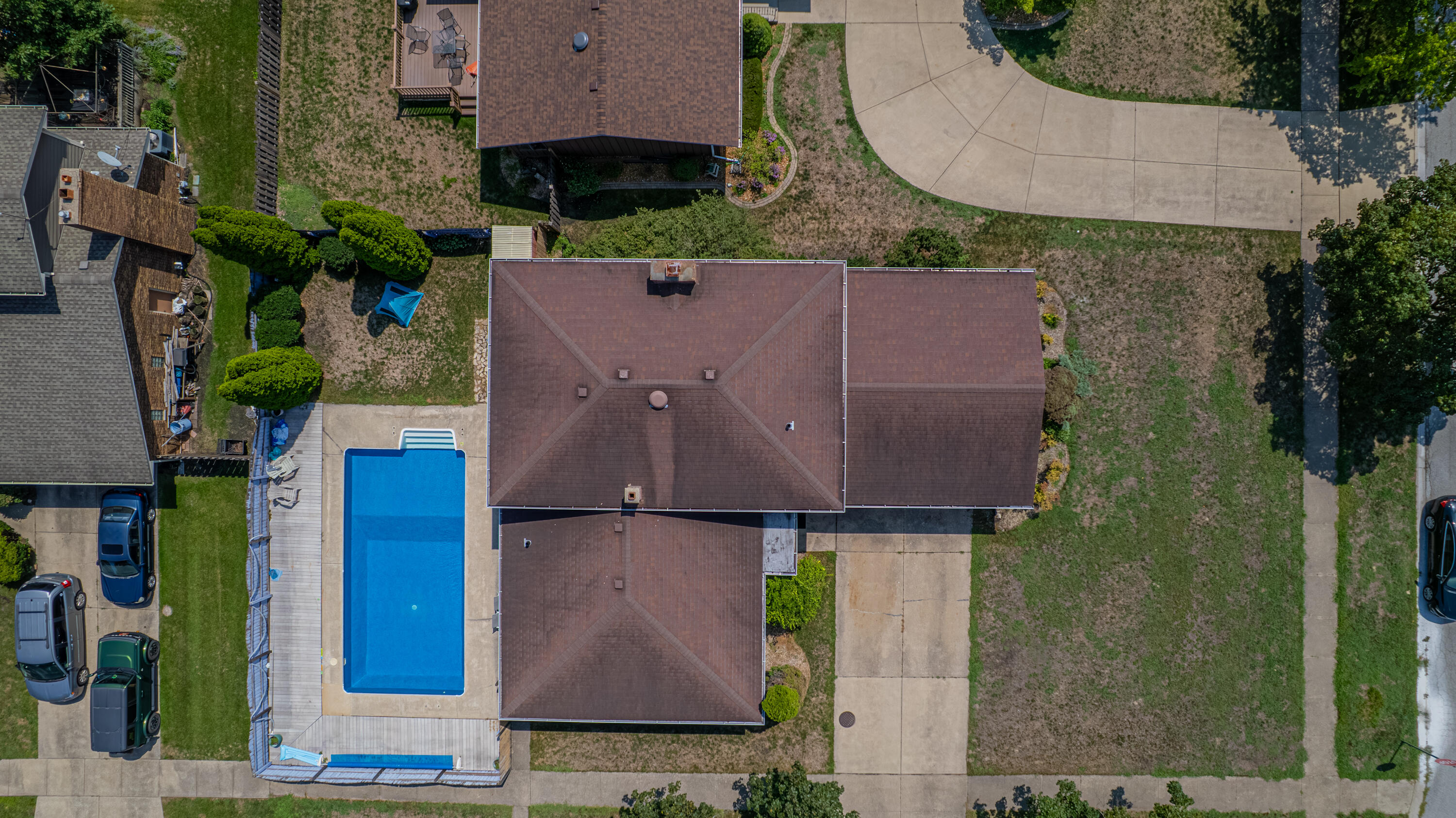 9439 Walnut Drive Munster, IN 46321 - Photo 40 of 40 an aerial view of residential houses with outdoor space