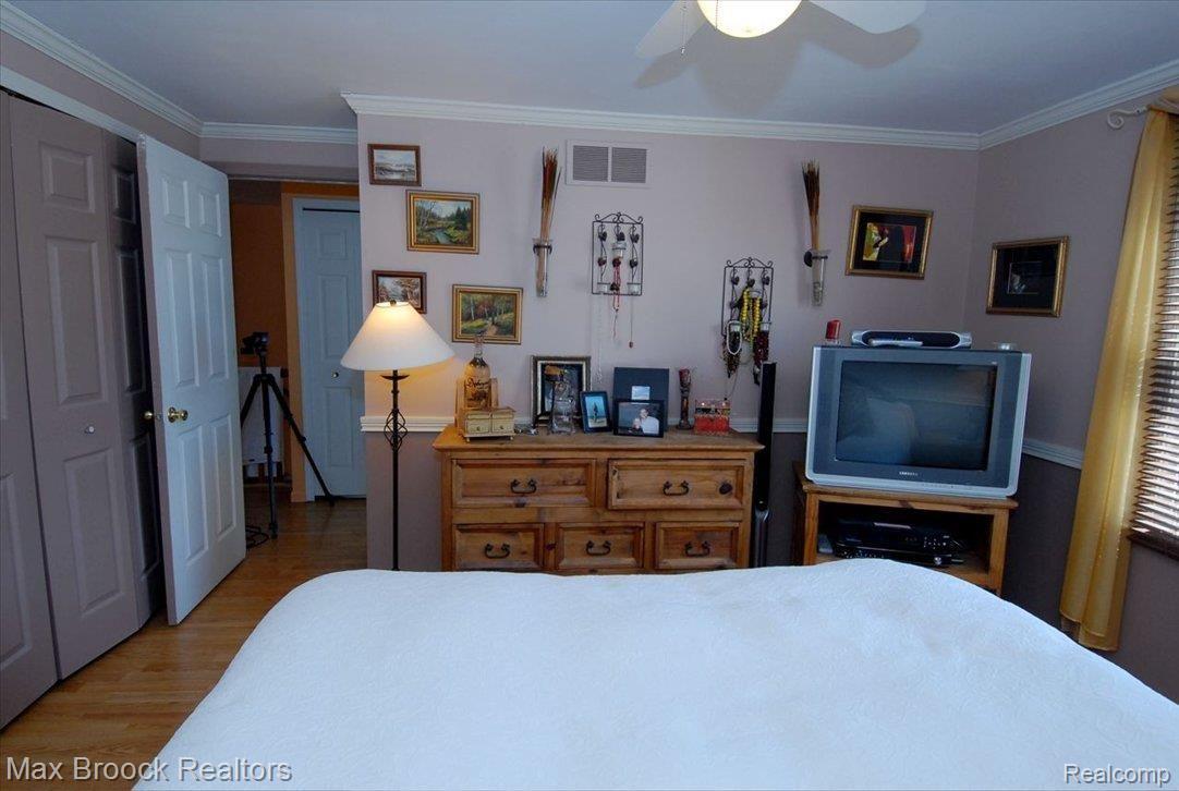 4032 Elmhurst Road Waterford, MI 48328 - Photo 10 of 16 Master Bedroom
