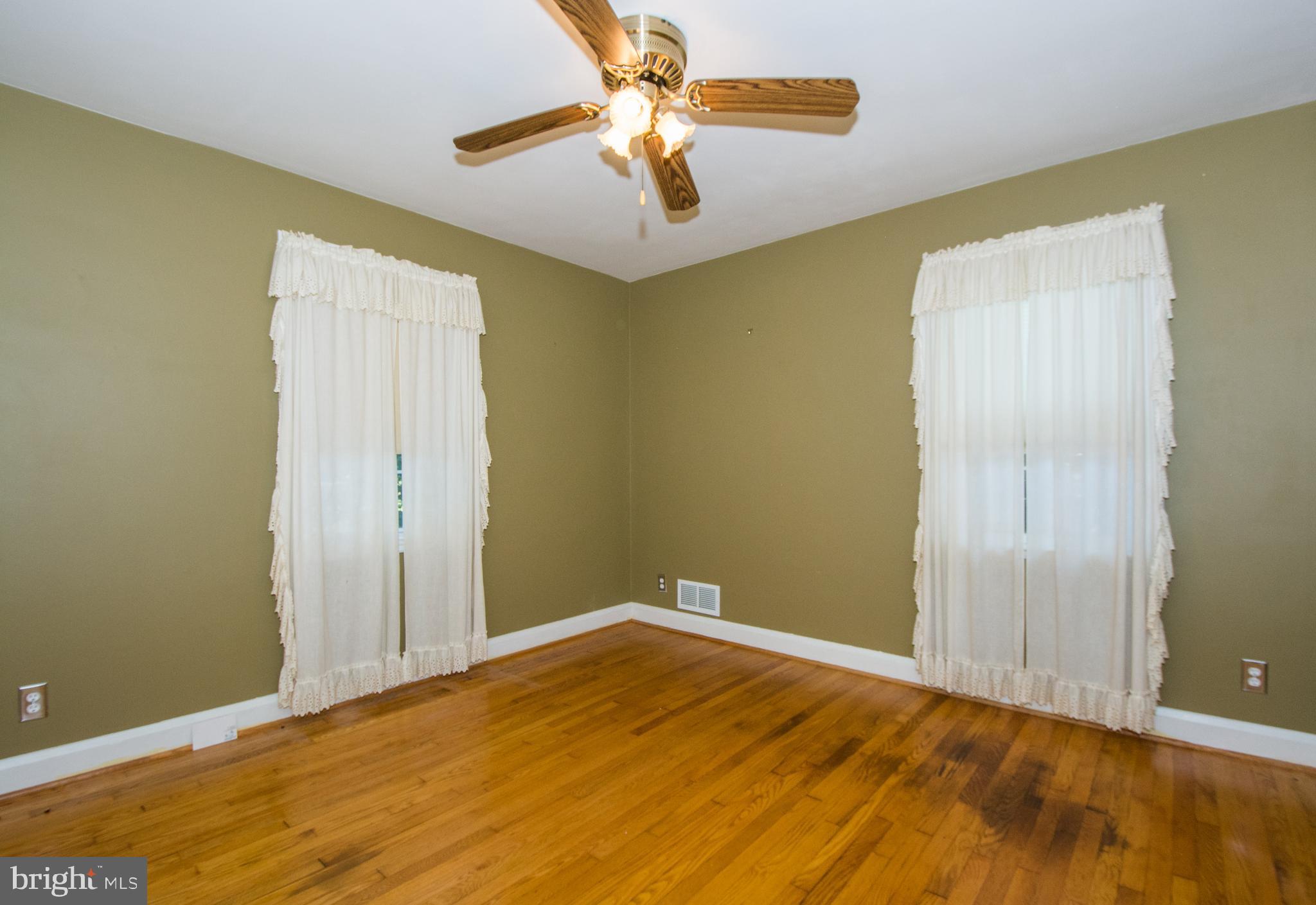 803 Quincy Road Baltimore, MD 21286 - Photo 20 of 28 a view of empty room with a ceiling fan