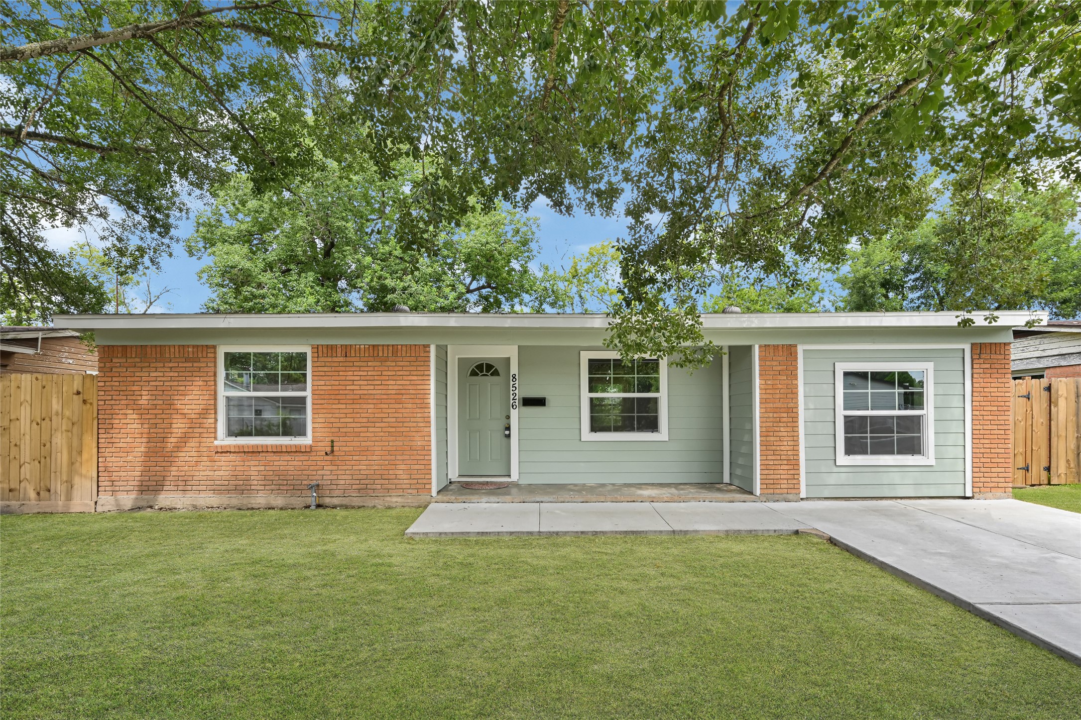 8526 Vennard Road Houston, TX 77034 - Photo 2 of 9