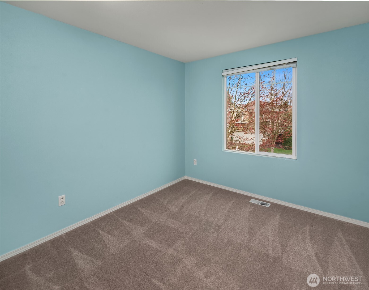 2009 62nd Loop Southeast Auburn, WA 98092 - Photo 13 of 24 an empty room with a window