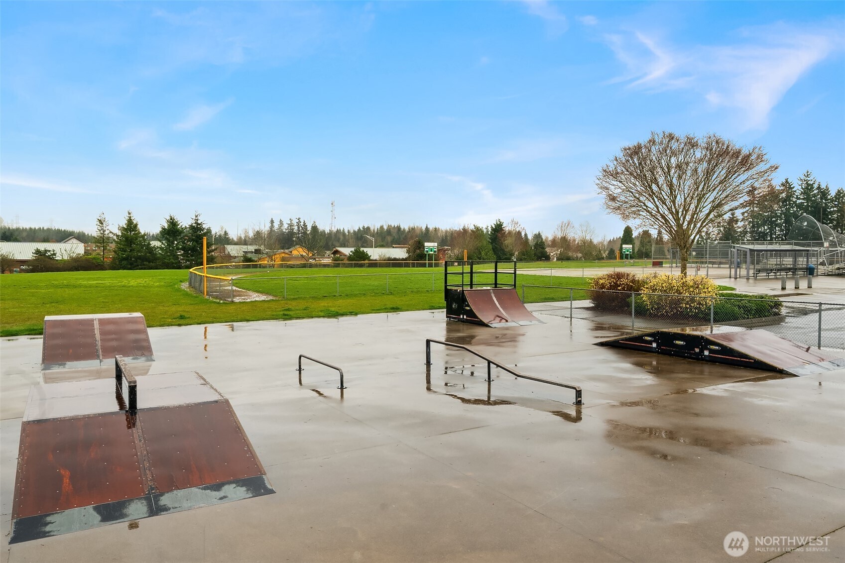 2009 62nd Loop Southeast Auburn, WA 98092 - Photo 23 of 24 a view of a park