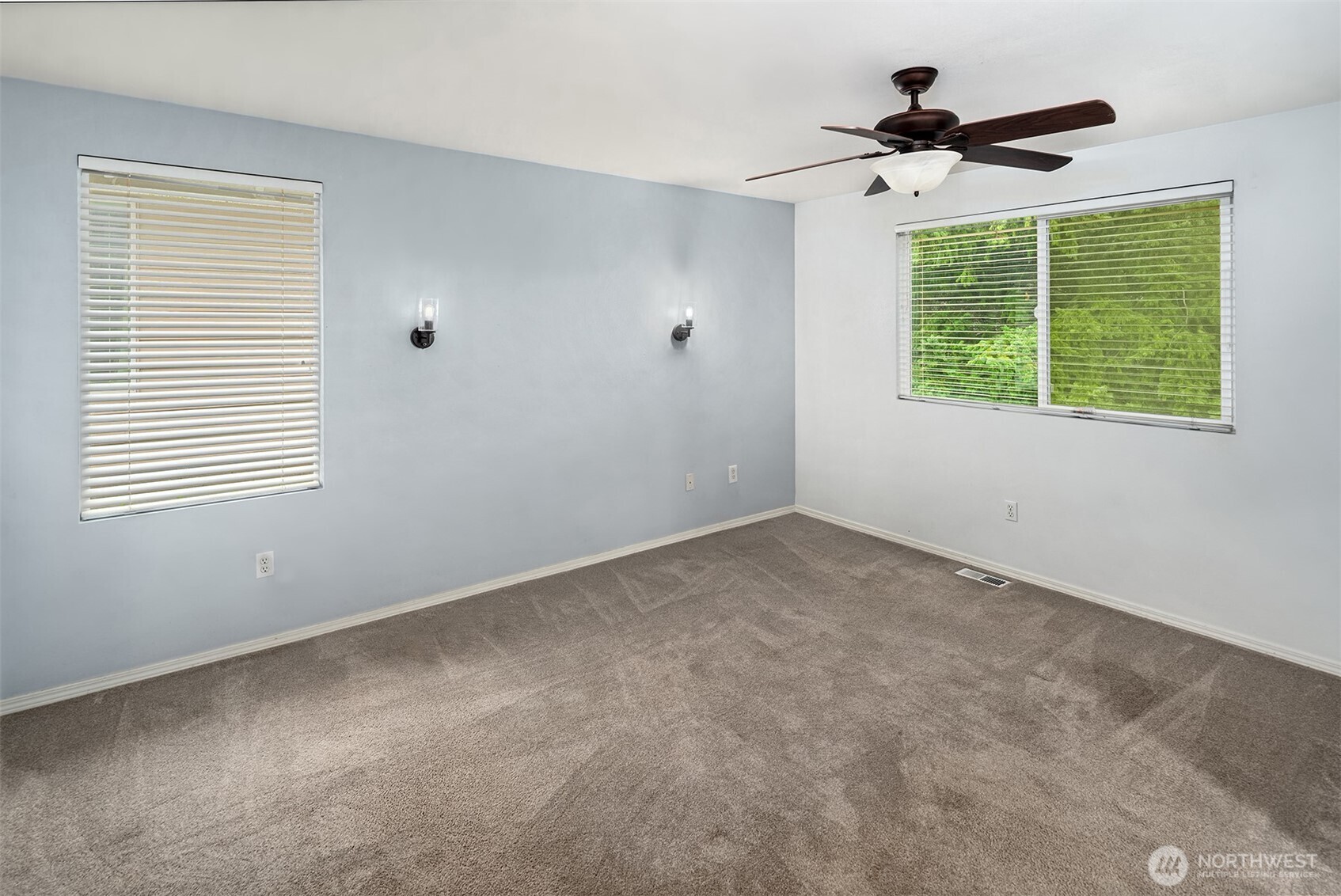 2009 62nd Loop Southeast Auburn, WA 98092 - Photo 9 of 24 a view of an empty room with a window