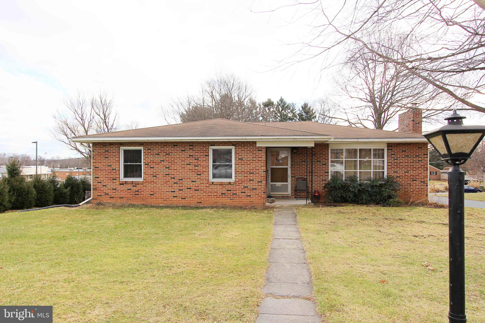 205 Rosedale Drive Manchester, PA 17345 - Photo 1 of 28 Front View