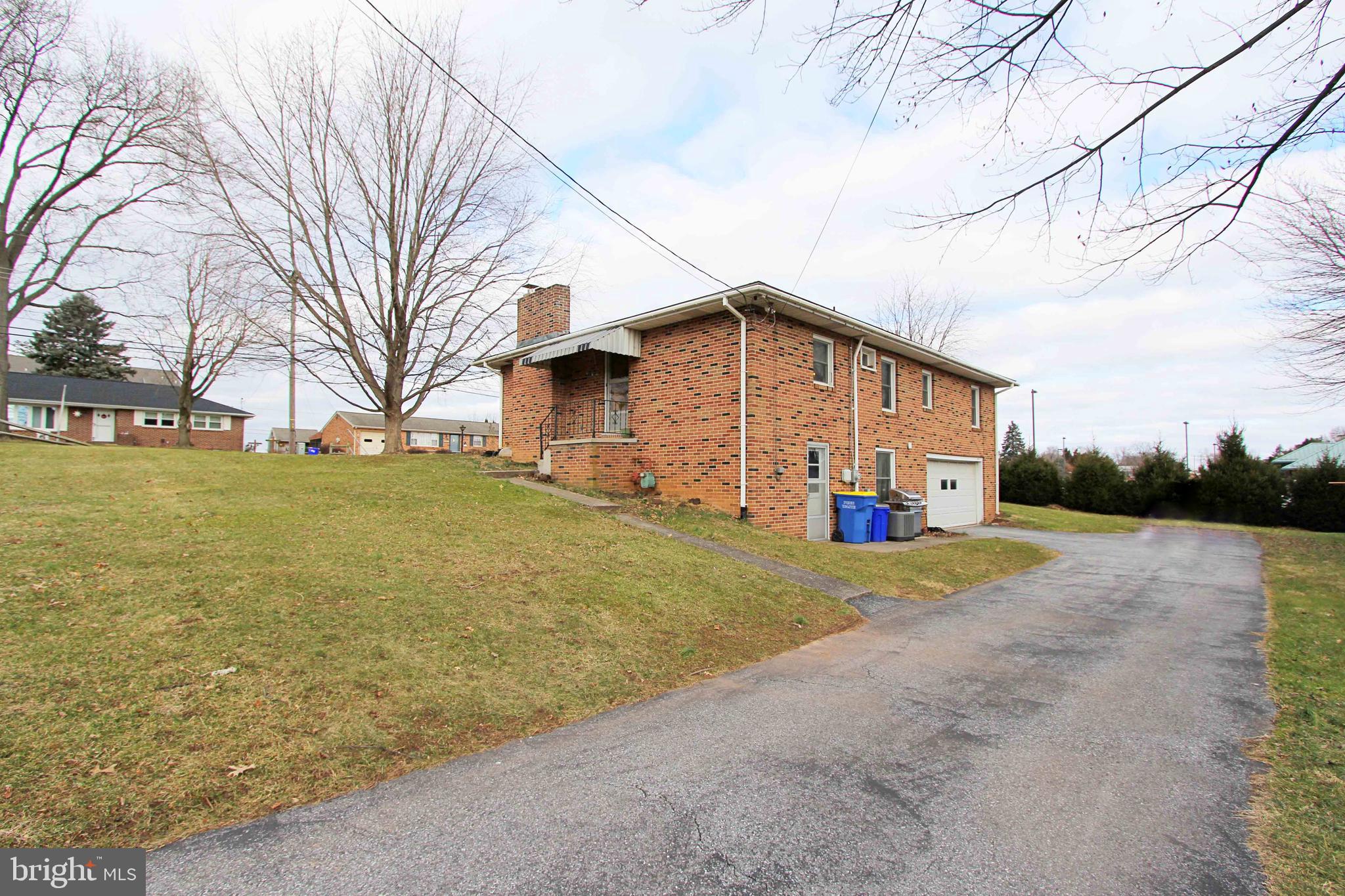 205 Rosedale Drive Manchester, PA 17345 - Photo 3 of 28 Side View