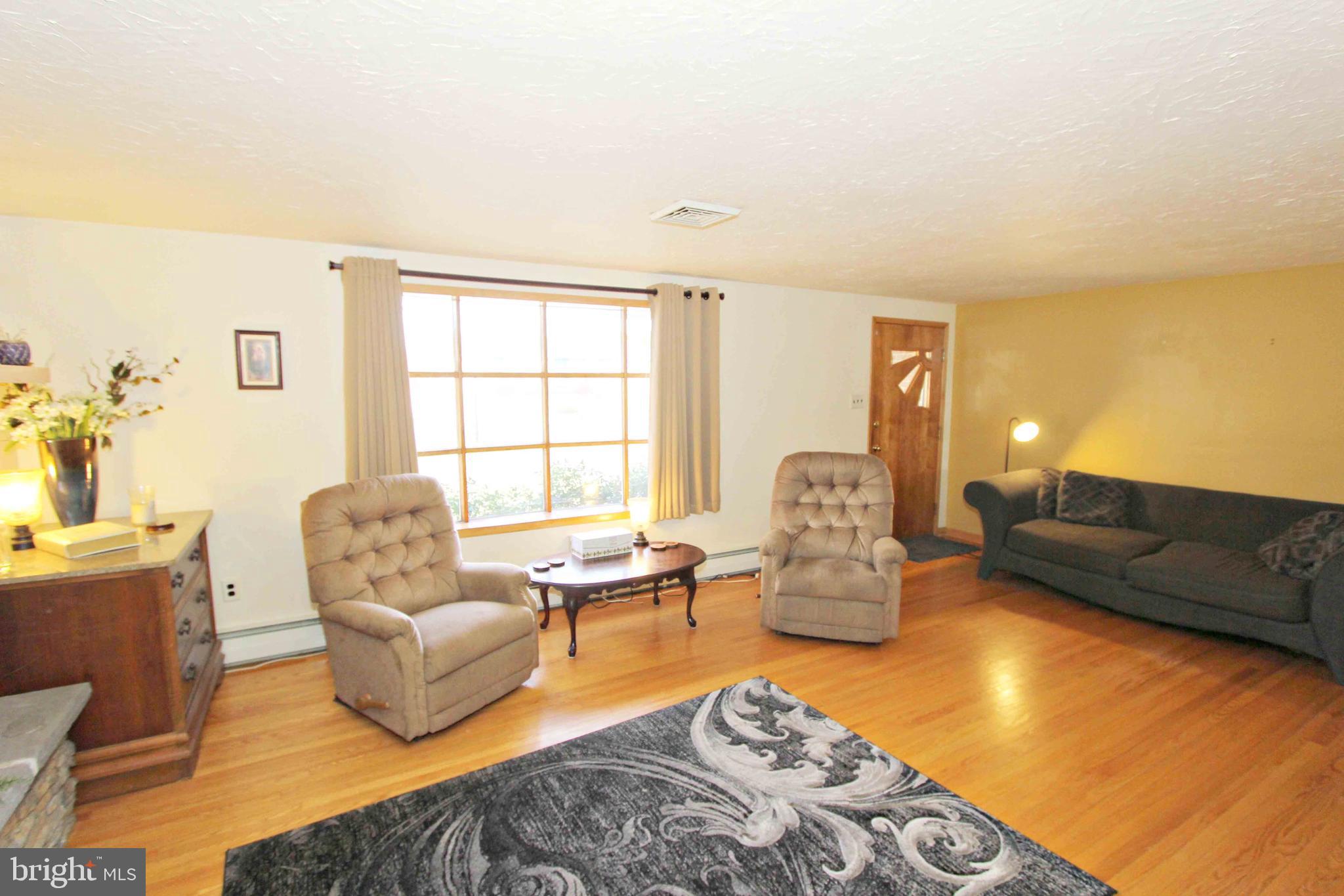205 Rosedale Drive Manchester, PA 17345 - Photo 5 of 28 Living Room