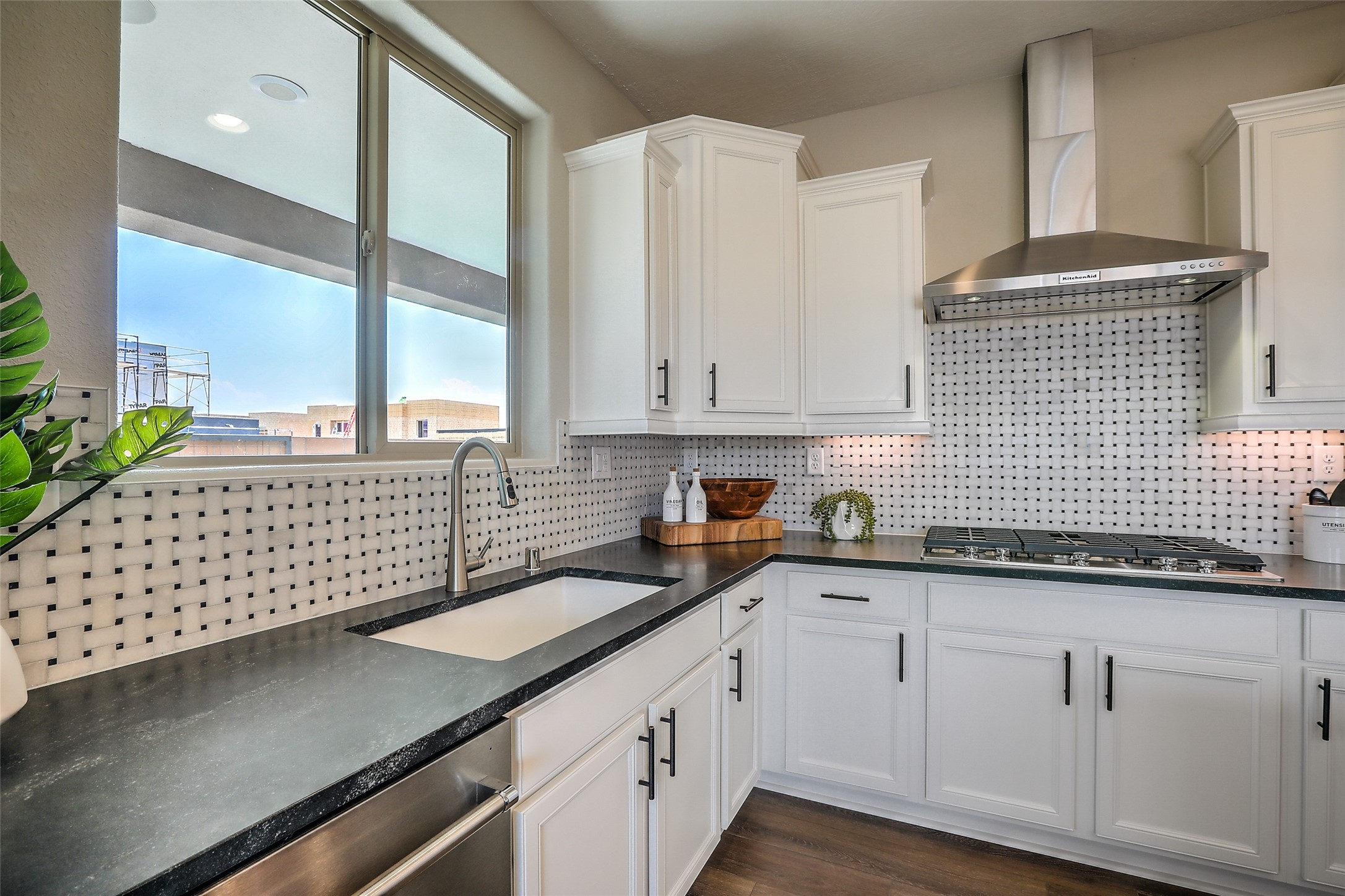 4630 Rail Runner Road Santa Fe, NM 87507 - Photo 9 of 36