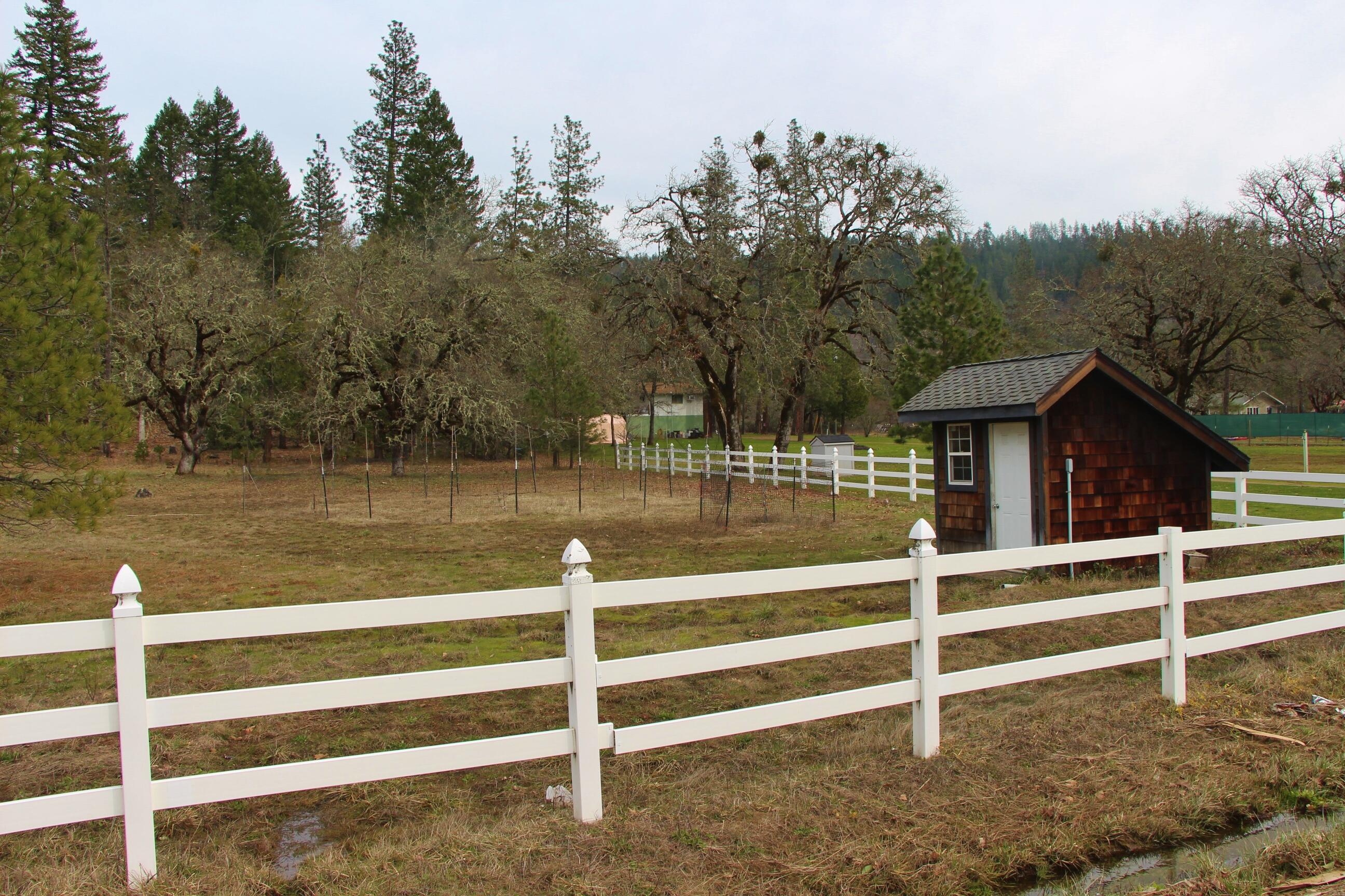1789 Laurel Road Cave Junction, OR 97523 - Photo 8 of 14 08