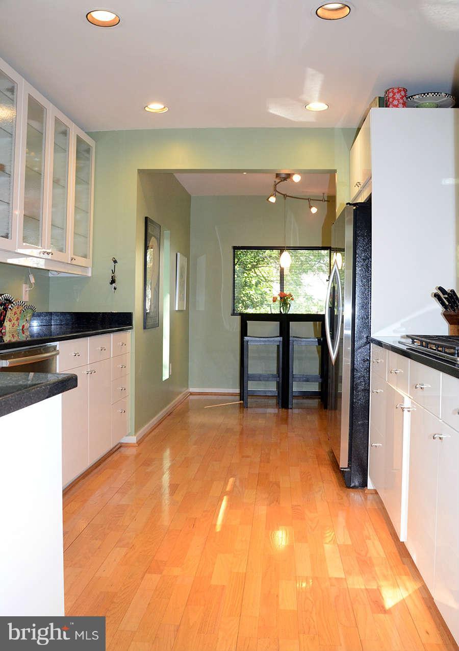 11503 Turnbridge Lane Reston, VA 20194 - Photo 13 of 30 Kitchen